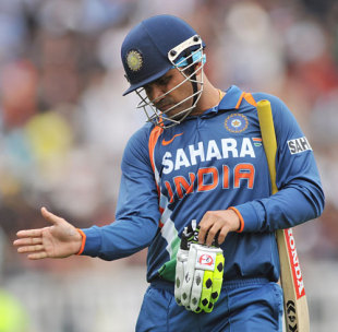 Virender Sehwag walks back after falling for 40, New Zealand v India, 5th ODI, Auckland, March 14, 2009
