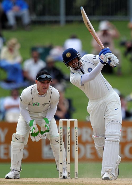 Rahul Dravid drives, New Zealand v India, 2nd Test, Napier, 3rd day, March 28, 2009