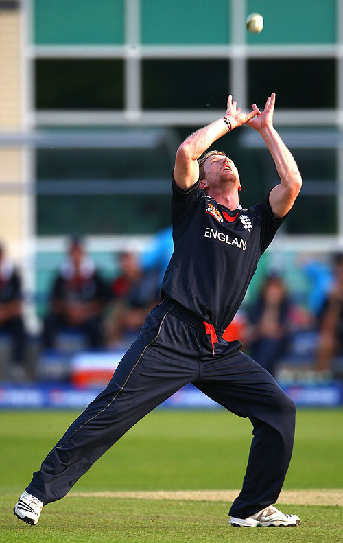 Paul Collingwood prepares to claim a return catch from Colin Smith