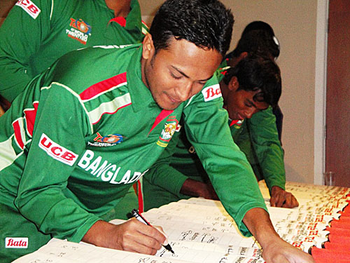 Shakib Al Hasan at a bat signing ceremony