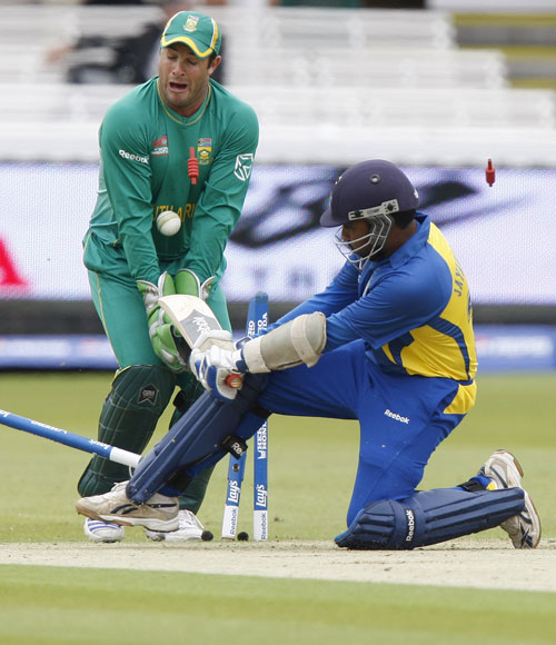 Mahela Jayawardene is bowled as he attempts a reverse-sweep