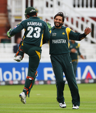 Shahid Afridi gets a high five from Kamran Akmal after bowling Tom de Grooth, Netherlands v Pakistan, ICC World Twenty20, Lord's, June 9, 2009