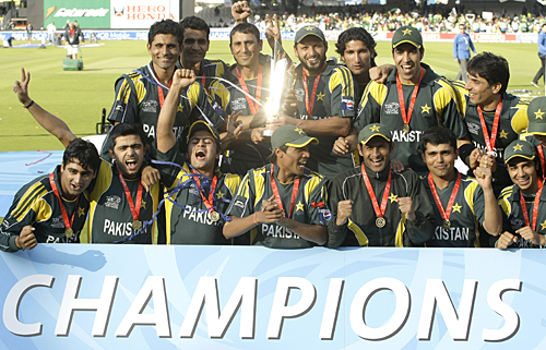 The Pakistan team is ecstatic after winning the final 