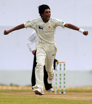 Mohammad Aamer is delighted after removing Tillakaratne Dilshan, Pakistan v Sri Lanka, 1st Test, Galle, 1st day, July 4, 2009 