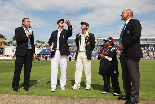 Andrew Strauss and Ricky Ponting at the toss