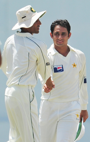 Saeed Ajmal shakes hands with Younis Khan after wrapping up the Sri Lankan innings, Sri Lanka v Pakistan, 2nd Test, Colombo, 2nd day, July 13, 2009