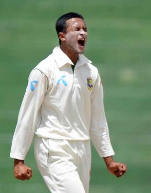 Shakib Al Hasan dented West Indies early in their chase, West Indies v Bangladesh, 1st Test, Kingstown, 5th day, July 13, 2009