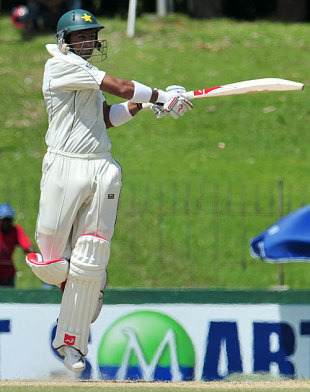 Shoaib Malik punishes a short delivery, Sri Lanka v Pakistan, 3rd Test, Colombo, 4th day, July 23, 2009