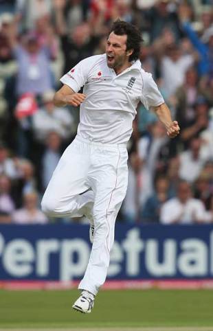 Graham Onions gave England a dream start with two wickets with the first two balls of the day, England v Australia, 3rd Test, Edgbaston, 2nd day, July 31, 2009