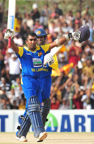 Mahela Jayawardene celebrates his hundred, Sri Lanka v Pakistan, 3rd ODI, Dambulla, August 3, 2009 