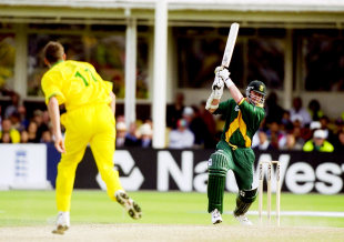 Lance Klusener takes a run for Allan Donald fails to make his crease at the other end, Australia v South Africa, 2nd semi-final, World Cup, Birmingham, June 17, 1999