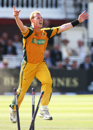 Brett Lee celebrates the dismissal of Adil Rashid, England v Australia, 4th ODI, Lord's, September 12, 2009