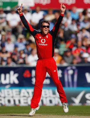 Graeme Swann took a career-best 5 for 28, England v Australia, 7th ODI, Chester-le-Street, September 20, 2009