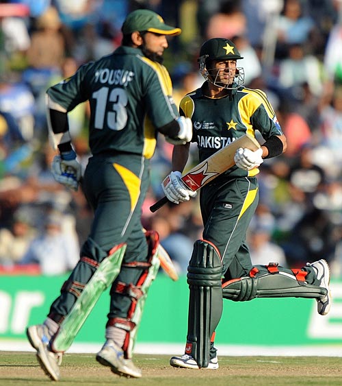 Mohammad Yousuf and Shoaib Malik added 206 for the fourth wicket