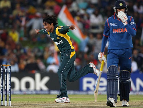 Mohammad Aamer dismissed Yusuf Pathan