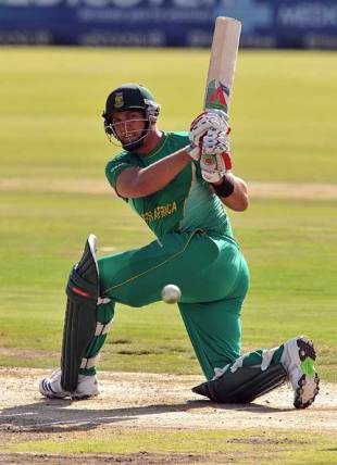 Jacques Kallis collects through the leg side during his 81, South Africa v Zimbabwe, 2nd ODI, Centurion, November 10, 2009