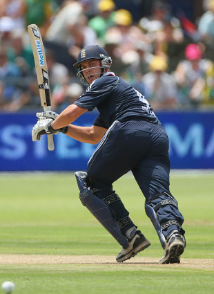 Jonathan Trott anchored England's run-chase at Port Elizabeth, South Africa v England, 4th ODI, Port Elizabeth, November 29, 2009
