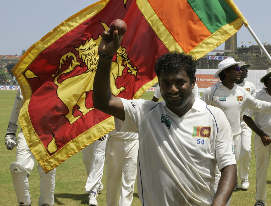 Muttiah Muralitharan acknowledges his five-wicket haul