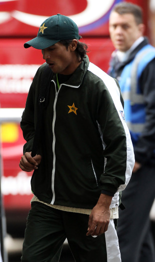 Mohammad Amir arrived for the fourth day at Lord's with his name engulfed in controversy, England v Pakistan, 4th Test, Lord's, August 29, 2010