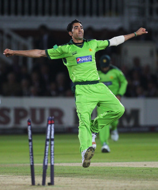 Umar Gul celebrates the wicket of Tim Bresnan, England v Pakistan, 4th ODI, Lord's, September 20, 2010