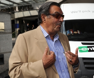 Pakistan team manager Yawar Saeed speaks to the media outside the team hotel in London, September 21 2010