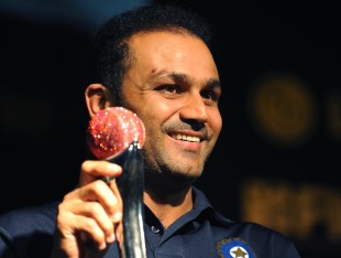 Virender Sehwag with his Test Player of the Year award, ICC Awards, Bangalore, October 6, 2010