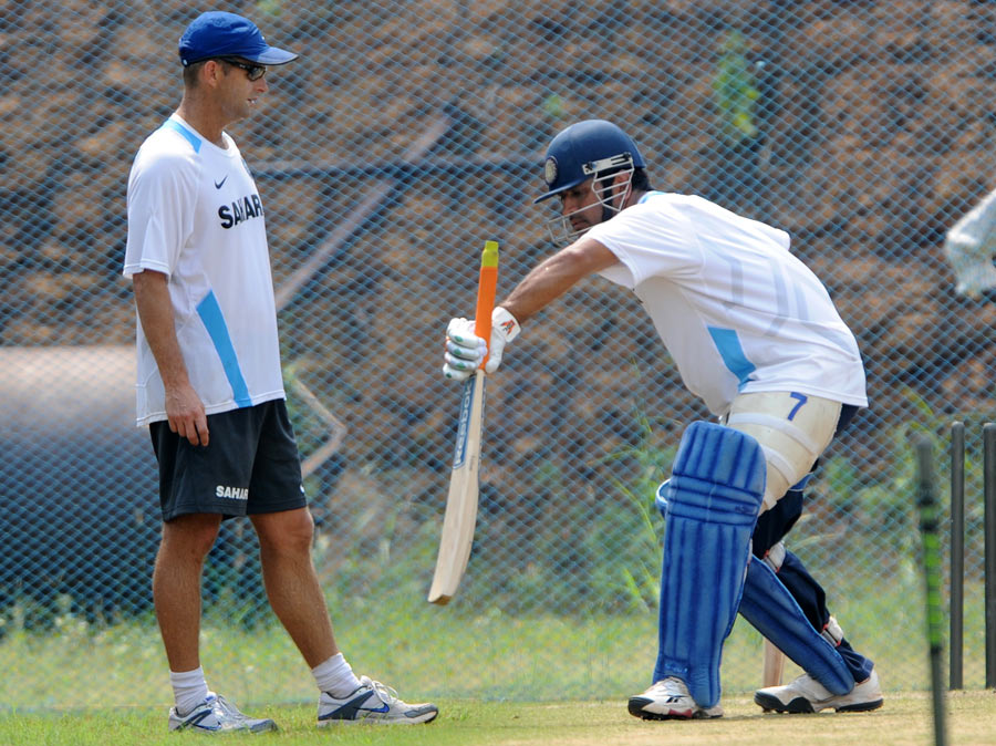 Gary Kirsten gives MS Dhoni some batting tips