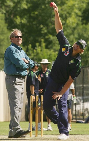 Terry Jenner watches Shane Warne bowl in the nets, Adelaide Oval, November 30, 2006