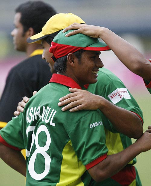 Bangladesh fans enjoys the victory against Bermuda, Bangladesh roaring to go to Super eights