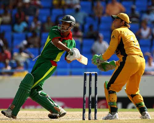 Mashrafee Mortaza giving a good fight during the first Super 8s match against Australia