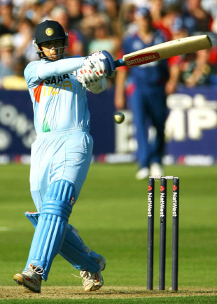 Rahul Dravid was in an aggressive mood during his stay at the crease , England v India, 2nd ODI, Bristol, August 24, 2007