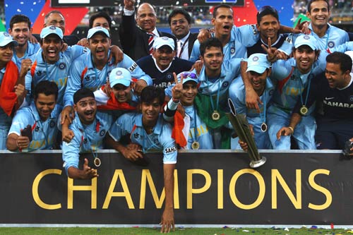 'Champions' - officially. The entire Indian team contingent joins in, India v Pakistan, ICC World Twenty20 final, Johannesburg, September 24, 2007
