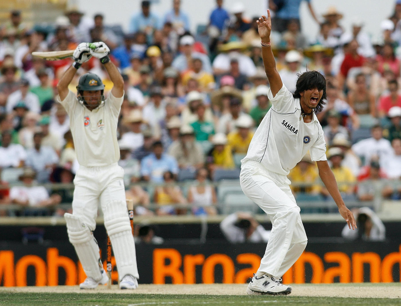 Ishant Sharma unsuccessfully appeals for lbw after Ricky Ponting fails to offer a shot, Australia v India, 3rd Test, Perth, 4th day, January 19, 2008