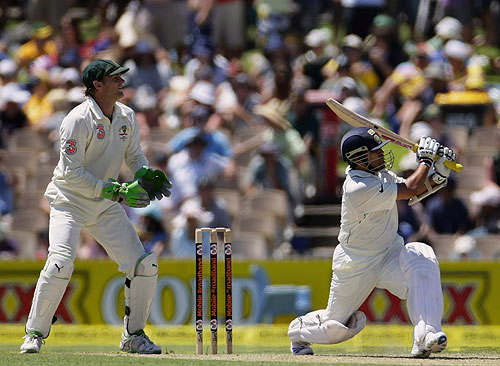 Sachin Tendulkar slogs Brad Hogg over midwicket, Australia v India, 4th Test, Adelaide, 1st day, January 24, 2008