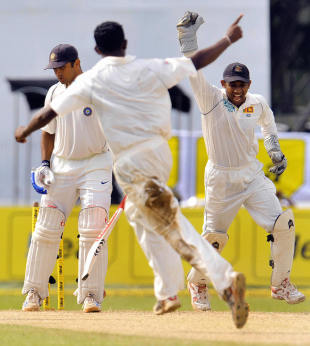 Ajantha Mendis claims his maiden Test wicket after bamboozling Rahul Dravid with a leg cutter, Sri Lanka v India, 1st Test, SSC, Colombo, 3rd day, July 25, 2008
