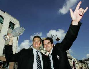 Marcus Trescothick and Kevin Pietersen on the England team parade after winning the Ashes, September 13, 2005