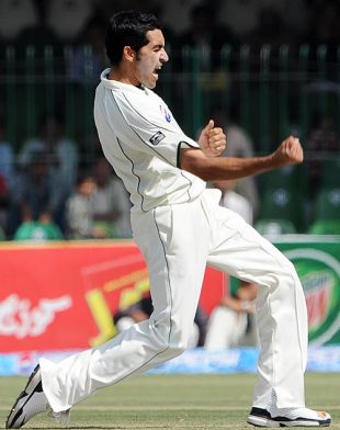 Umar Gul celebrates Mahela Jayawardene's wicket, Pakistan v Sri Lanka, 2nd Test, Lahore, 1st day, March 1, 2009
