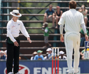 Billy Bowden reverses his decision after a referral, South Africa v Australia, 1st Test, Johannesburg, 4th day, March 1, 2009