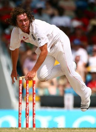 Ryan Sidebottom bends his back, West Indies v England, Barbados, 4th Test, March 1, 2009